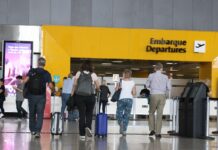 Vinte mil aposentados já compraram passagens pelo Programa Voa Brasil Vinte mil aposentados já compraram passagens pelo Programa Voa Brasil