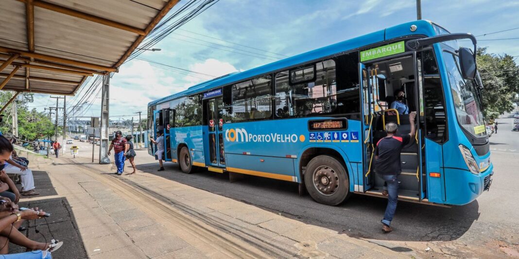 Após mais uma noite violenta, ônibus voltam a circular em Após mais uma noite violenta, ônibus voltam a circular em Porto Velho
