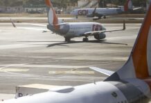 Azul e Gol assinam acordo para avaliar fusão entre as aéreas Azul e Gol assinam acordo para avaliar fusão entre as aéreas