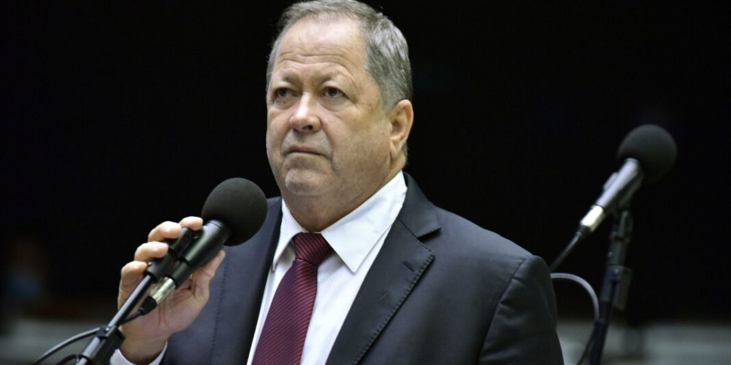 Defesa pede ambulância para Chiquinho Brazão fazer cateterismo Defesa pede ambulância para Chiquinho Brazão fazer cateterismo