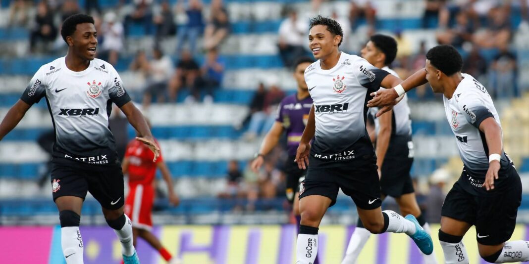 Em busca de 12º título da Copinha, Corinthians bate o Em busca de 12º título da Copinha, Corinthians bate o Rio Branco