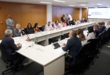 Em encontro com prefeitos, governador reafirma compromisso em apoiar as administrações municipais Logo