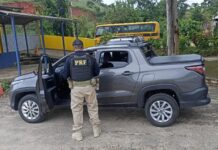 Fiat Strada Freedom furtada é recuperada pela PRF na BR 262 em Rio Casca (MG) — Polícia Rodoviária Federal Fiat Strada Freedom Cinza Rio Casca.jpeg
