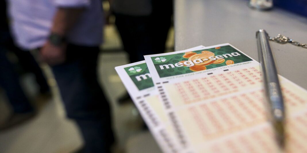 Mega-Sena acumula novamente e prêmio vai a R$ 10 milhões Mega-Sena acumula novamente e prêmio vai a R$ 10 milhões