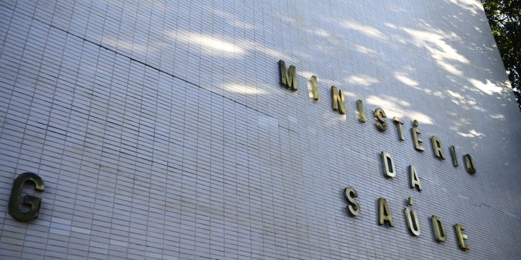 Ministério da Saúde anuncia retomada de obras em 290 municípios Ministério da Saúde anuncia retomada de obras em 290 municípios