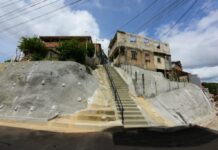 Primeira obra inaugurada pela Prefeitura em 2025, contenção de encosta garante segurança a famílias em Tancredo Neves Primeira obra inaugurada pela Prefeitura em 2025, contenção de encosta garante segurança a famílias em Tancredo Neves