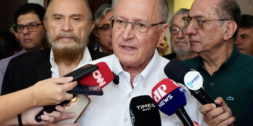 Alckmin defende cotas de importação de aço pelos Estados Unidos Alckmin defende cotas de importação de aço pelos Estados Unidos