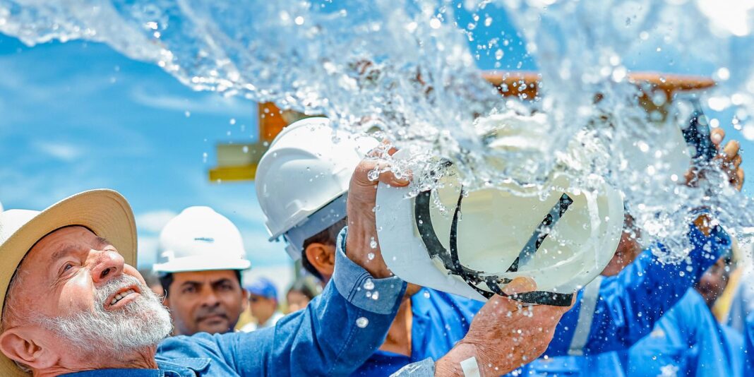 Lula entrega obras de saneamento e abastecimento de água na Lula entrega obras de saneamento e abastecimento de água na Bahia