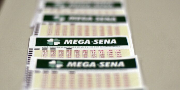 Mega-Sena acumula novamente e pode pagar prêmio de R$ 120 milhões