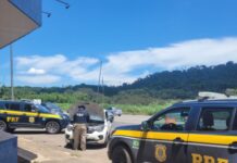PRF recupera Fiat Mobi like roubado e prende os 4 ocupantes em Sabará/MG — Polícia Rodoviária Federal WhatsApp Image 2025-02-06 at 15.24.16.jpeg