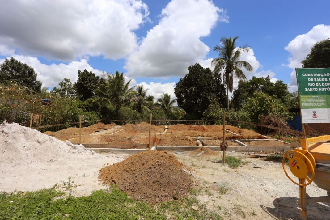 Prefeitura segue realizando obra de construção da Unidade Básica de Prefeitura segue realizando obra de construção da Unidade Básica de Saúde na Comunidade do Rio da Dona – Prefeitura de Santo Antônio de Jesus - BA