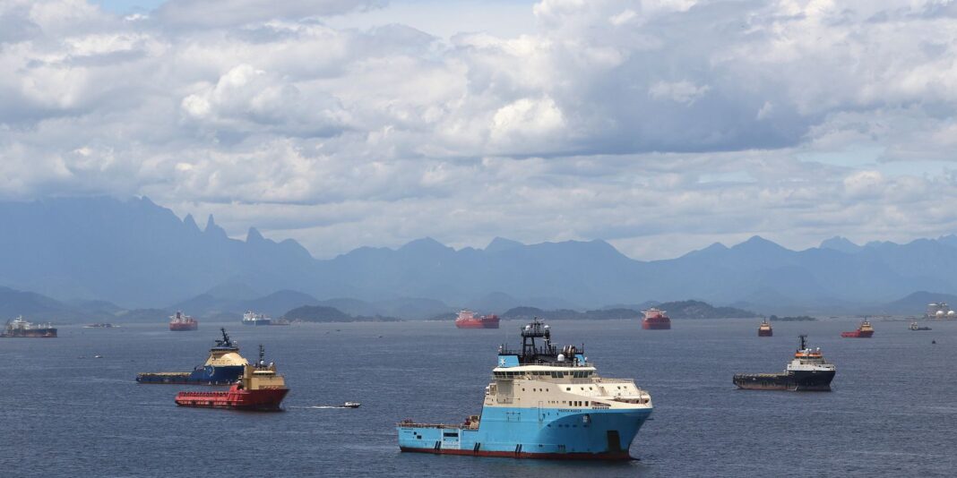 Remoção de navios abandonados na Baía de Guanabara será no Remoção de navios abandonados na Baía de Guanabara será no 2º semestre