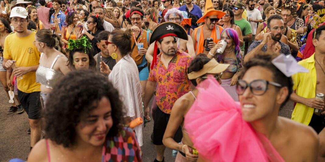 Carnaval do DF tem misturas de ritmos e mudança de Carnaval do DF tem misturas de ritmos e mudança de percursos de blocos