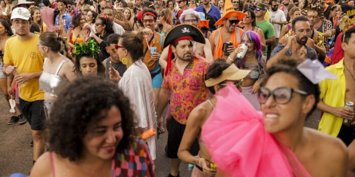 Carnaval do DF tem misturas de ritmos e mudança de percursos de blocos