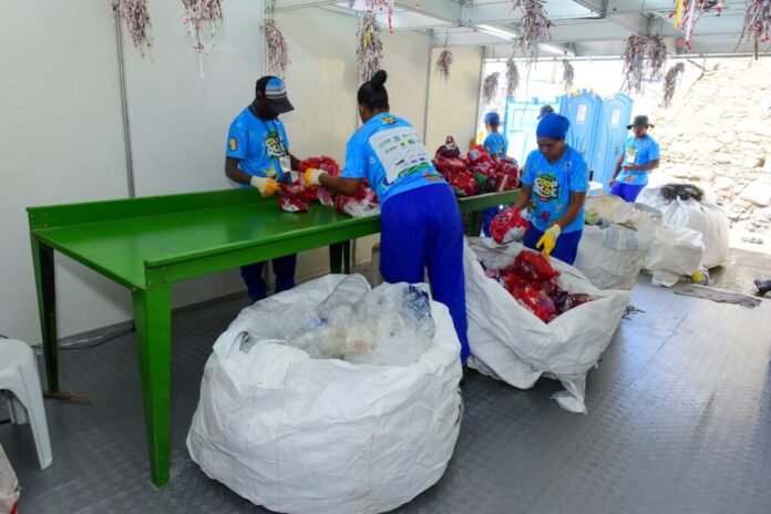 Centrais de Reciclagem do Carnaval coletam mais de 70 toneladas de materiais recicláveis em três dias – Secretaria de Comunicação