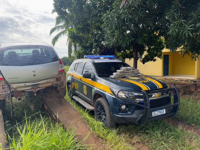 Em Guajará-Mirim/RO, PRF apreende Maconha em veículo de passeio