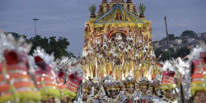 Oito escolas fecham Série Ouro no Sambódromo do Rio