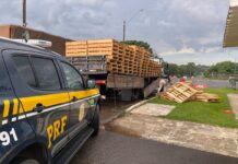 PRF apreende mais de uma tonelada de maconha escondida dento de paletes em Guarapuava (PR) — Polícia Rodoviária Federal maconha palete