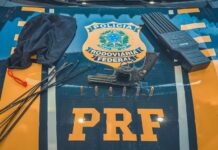 PRF prende suspeitos de roubo com arma de fogo em Rondonópolis-MT — Polícia Rodoviária Federal arma