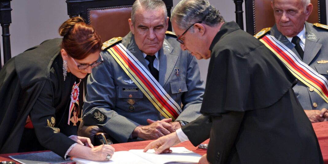 Presidente do STM diz que Bolsonaro pode ser julgado por Presidente do STM diz que Bolsonaro pode ser julgado por crime militar