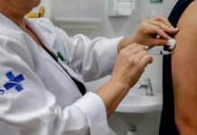 Rio amplia para 18 anos faixa etária para vacinação da dengue Rio amplia para 18 anos faixa etária para vacinação da dengue