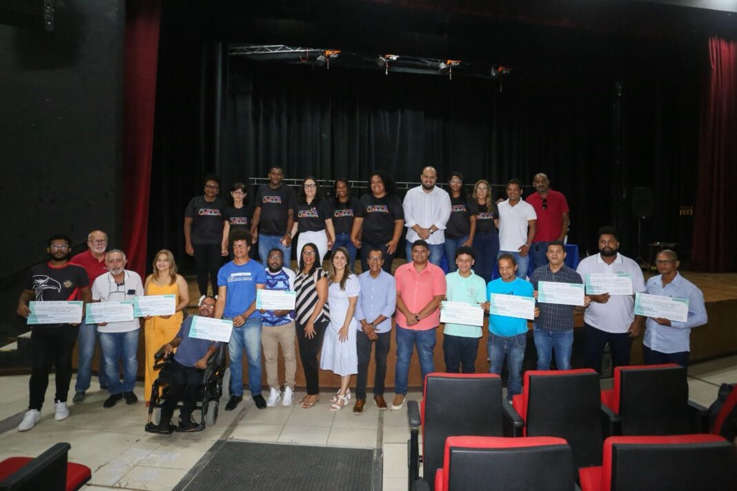 SAJ: Prefeitura formaliza parceria com entidades que desenvolvem projetos sociais SAJ: Prefeitura formaliza parceria com entidades que desenvolvem projetos sociais voltados para crianças e adolescentes – Prefeitura de Santo Antônio de Jesus - BA