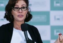 CCJ: relator vota pela manutenção do mandato de Carla Zambelli STF marca julgamento de Carla Zambelli por porte ilegal de arma