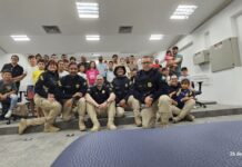 Crianças realizam visita à Delegacia da PRF em Garanhuns — Polícia Rodoviária Federal Crianças realizam visita à Delegacia da PRF em Garanhuns