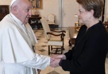 Dilma Rousseff destaca pontificado humanista de papa Francisco Dilma Rousseff destaca pontificado humanista de papa Francisco