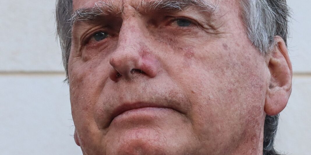 Equipe médica de Bolsonaro descarta complicações pós-cirúrgicas Equipe médica de Bolsonaro descarta complicações pós-cirúrgicas