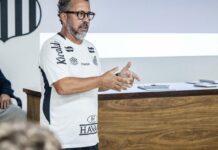 Ex-auxiliar de Tite, Cleber Xavier debuta como técnico no Santos Ex-auxiliar de Tite, Cleber Xavier debuta como técnico no Santos