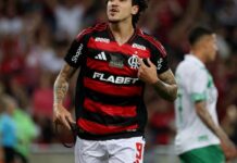 Flamengo goleia no Maracanã para liderar o Campeonato Brasileiro Flamengo goleia no Maracanã para liderar o Campeonato Brasileiro