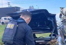 Motorista foge da fiscalização mas é preso com 140 quilos de maconha na BR-101 em Itajaí — Polícia Rodoviária Federal 1.jpg