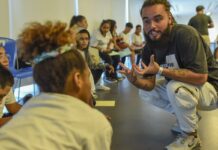 Oficina ensina escrita criativa a partir da cultura do slam no Rio Oficina ensina escrita criativa a partir da cultura do slam no Rio