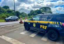 PRF recupera, no Paraná, carro furtado duas vezes — Polícia Rodoviária Federal kicks