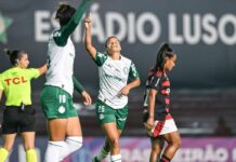 Palmeiras goleia Flamengo para liderar o Brasileirão feminino Palmeiras goleia Flamengo para liderar o Brasileirão feminino