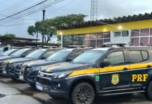 Suspeitos de furtar pneus de carro envolvido em sinistro são detidos pela PRF na BR 101 — Polícia Rodoviária Federal Suspeitos de furtar pneus de carro envolvido em sinistro são detidos pela PRF na BR 101