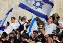 Extrema-direita confronta palestinos em marcha anual em Jerusalém Extrema-direita confronta palestinos em marcha anual em Jerusalém