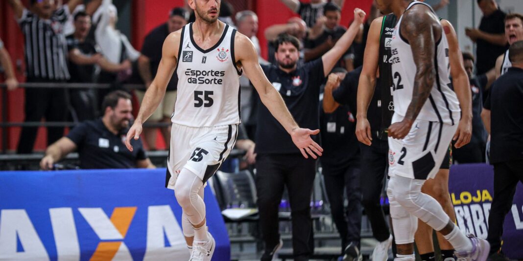 NBB: Vasco, Flamengo e Corinthians avançam às quartas de final NBB: Vasco, Flamengo e Corinthians avançam às quartas de final