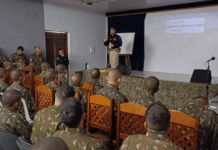 PRF realiza instrução de abordagem em ponto fixo, busca pessoal e uso de algemas para militares do Exército Brasileiro WhatsApp Image 2025-05-22 at 20.54.51.png