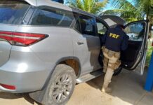 Caminhonete de luxo roubada em Minas Gerais é recuperada pela PRF em Serra Talhada — Polícia Rodoviária Federal Caminhonete de luxo roubada em Minas Gerais é recuperada pela PRF em Serra Talhada