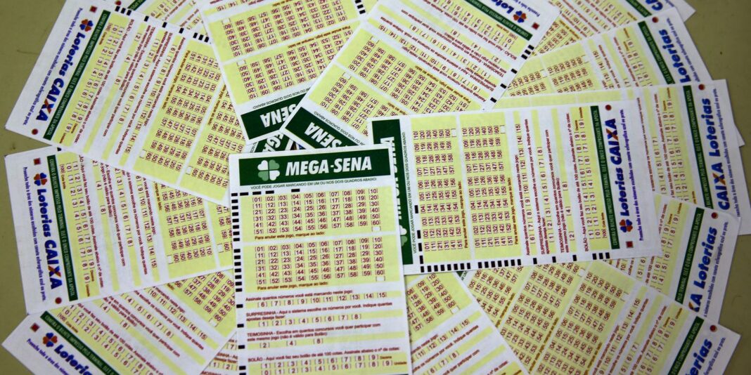 Mega-Sena acumula e prêmio vai a R$ 45 milhões Mega-Sena acumula e prêmio vai a R$ 45 milhões