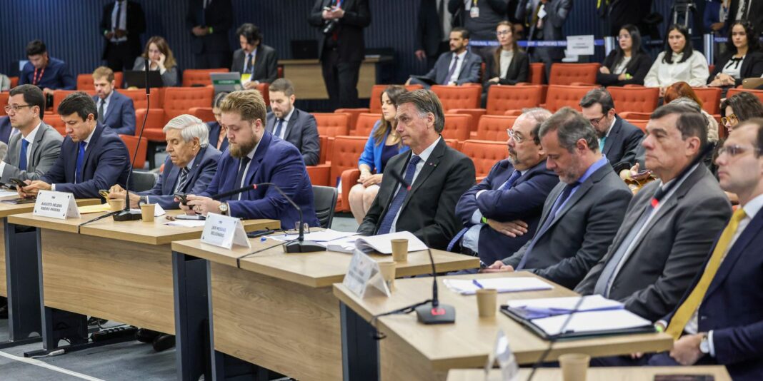 Moraes nega pedido de Bolsonaro para exibir vídeos em interrogatório Moraes nega pedido de Bolsonaro para exibir vídeos em interrogatório