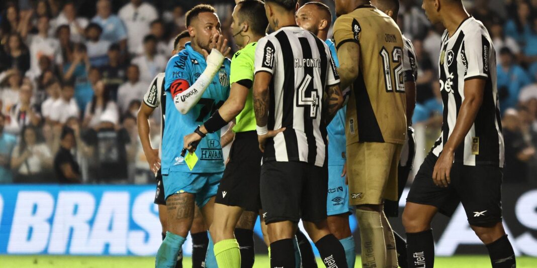 Neymar é expulso e Santos perde do Botafogo na Vila Neymar é expulso e Santos perde do Botafogo na Vila pelo Brasileirão