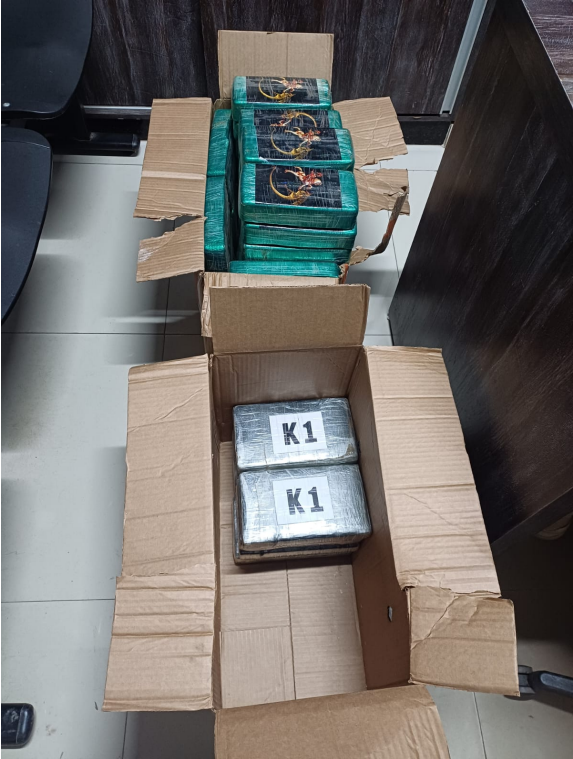 PRF apreende quase 60 kg de drogas escondidos em caminhão Sem título.png