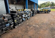 PRF apreende quase 7,5 t de maconha na BR-163 em Guaíra (PR) — Polícia Rodoviária Federal maconha 7,5 ton