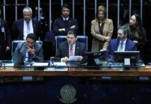 Senado aprova aumento do número de deputados federais para 531 Senado aprova aumento do número de deputados federais para 531