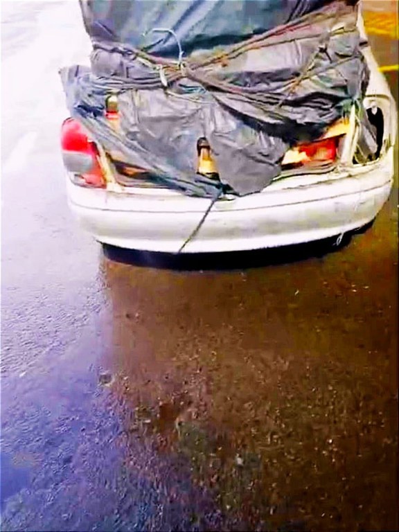 Corsa ‘recheado’ com carvão vegetal de forma irregular é retido A responsabilidade para um trânsito mais seguro depende de todos que utilizam as rodovias federais. A conscientização e o engajamento dos condutores no respeito as leis de trânsito é fundamental para a redução no número de sinistros e de vítimas.