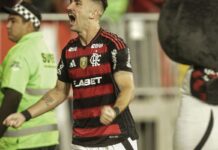 Flamengo vence o Galo e é o novo líder do Campeonato Brasileiro Flamengo vence o Galo e é o novo líder do Campeonato Brasileiro