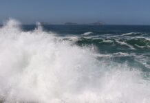 Marinha mantém alerta de ondas fortes no Rio até quinta-feira Marinha mantém alerta de ondas fortes no Rio até quinta-feira